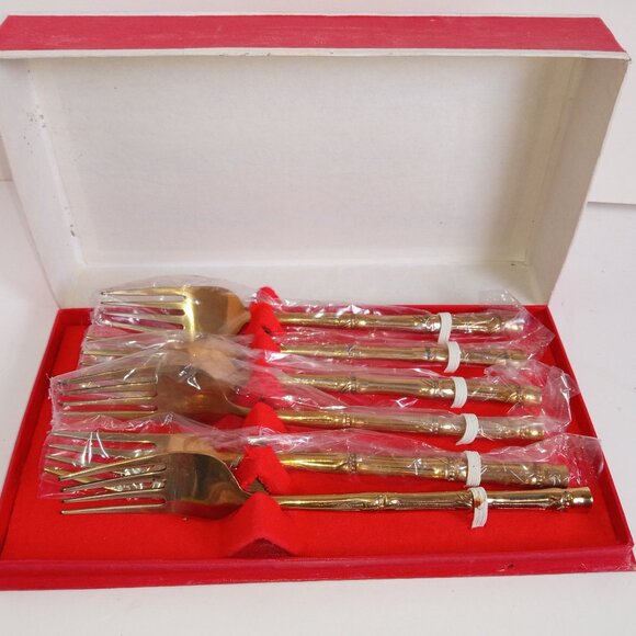 Elegant Gold Flatware Set - Picture 1 of 7